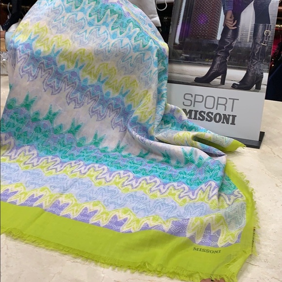 HOST PIC MISSONI SARONG/SCARF/WRAP LARGE BEAUTIFUL SIGNATURE PRINT W/ FRINGE - Picture 4 of 9